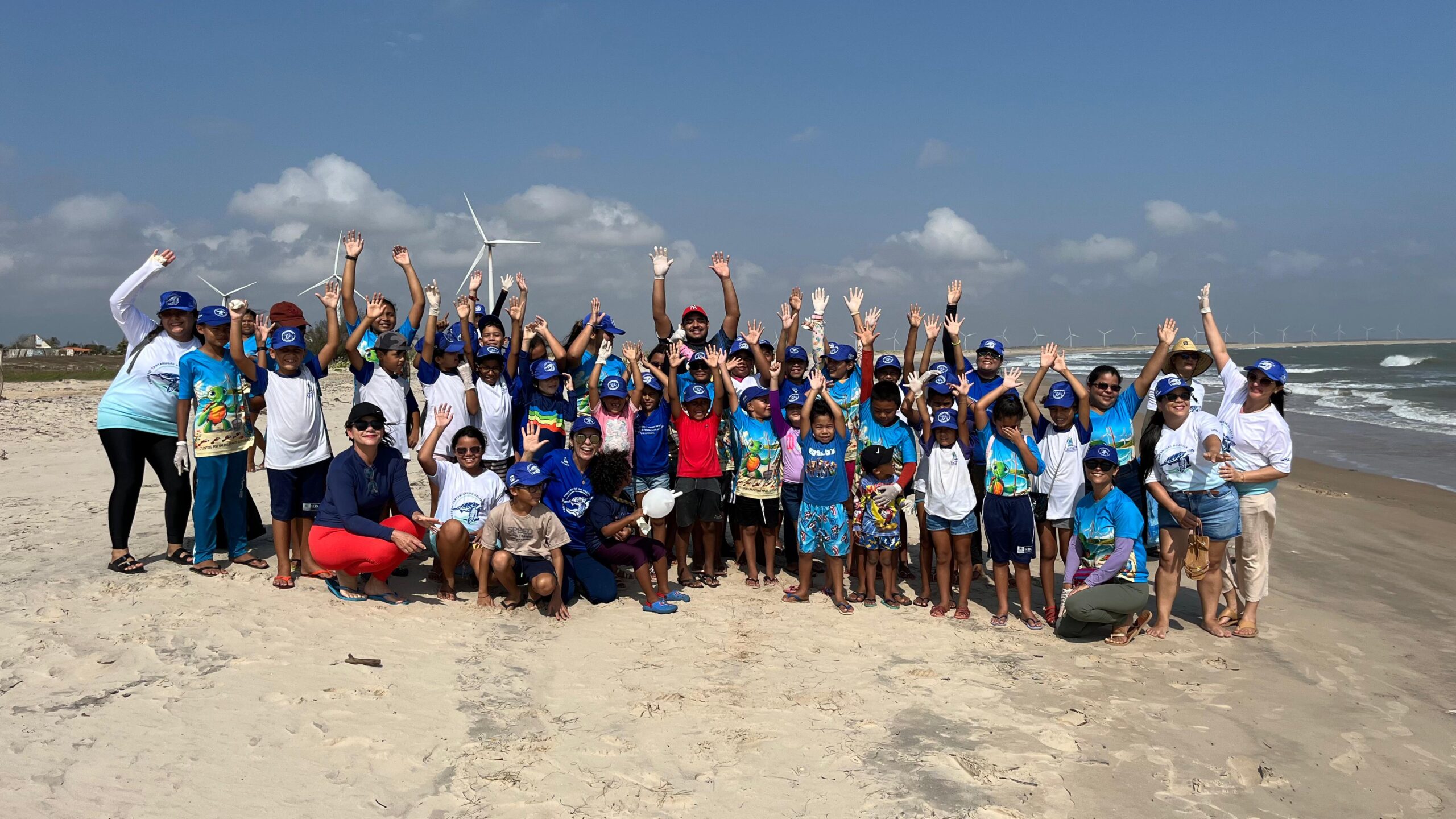 Projeto Tartarugas do Delta promove limpeza de praia na Pedra do Sal