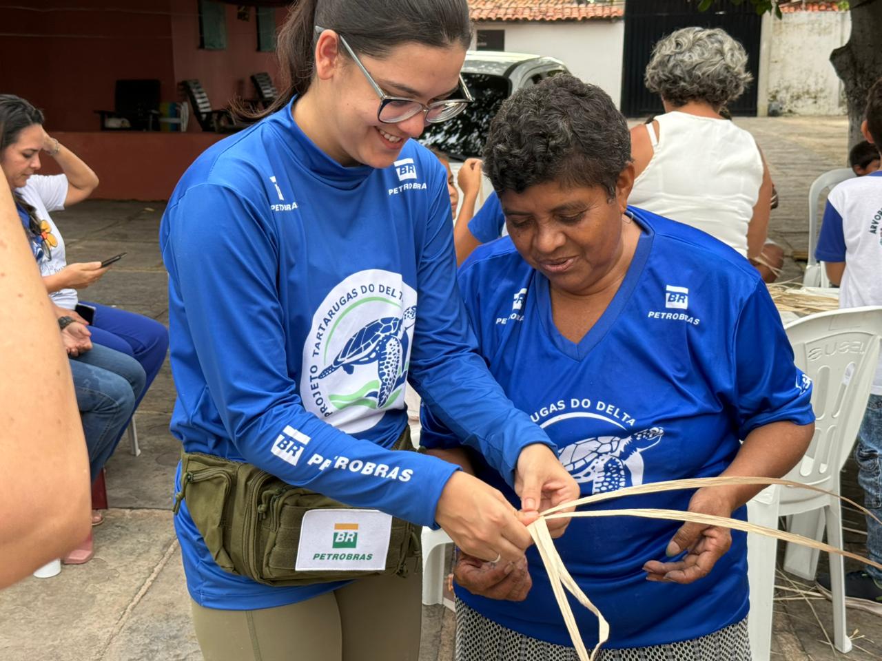Influencer visita Projeto Tartarugas do Delta e acompanha desova, nascimento e ações de conservação